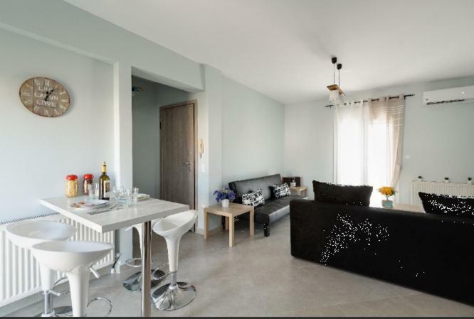 Bright Spacious Two-Bedroom Apartment Thessaloniki Exterior photo